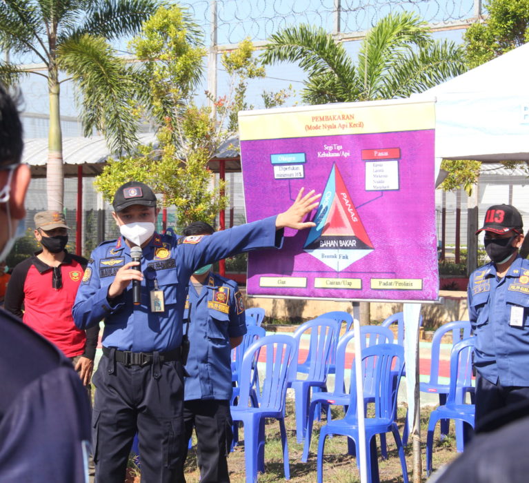 Damkar Prov Kalsel gelar pelatihan pencegahan dan penanggulangan bahaya kebakaran di Lapas kelas IIB Banjarbaru